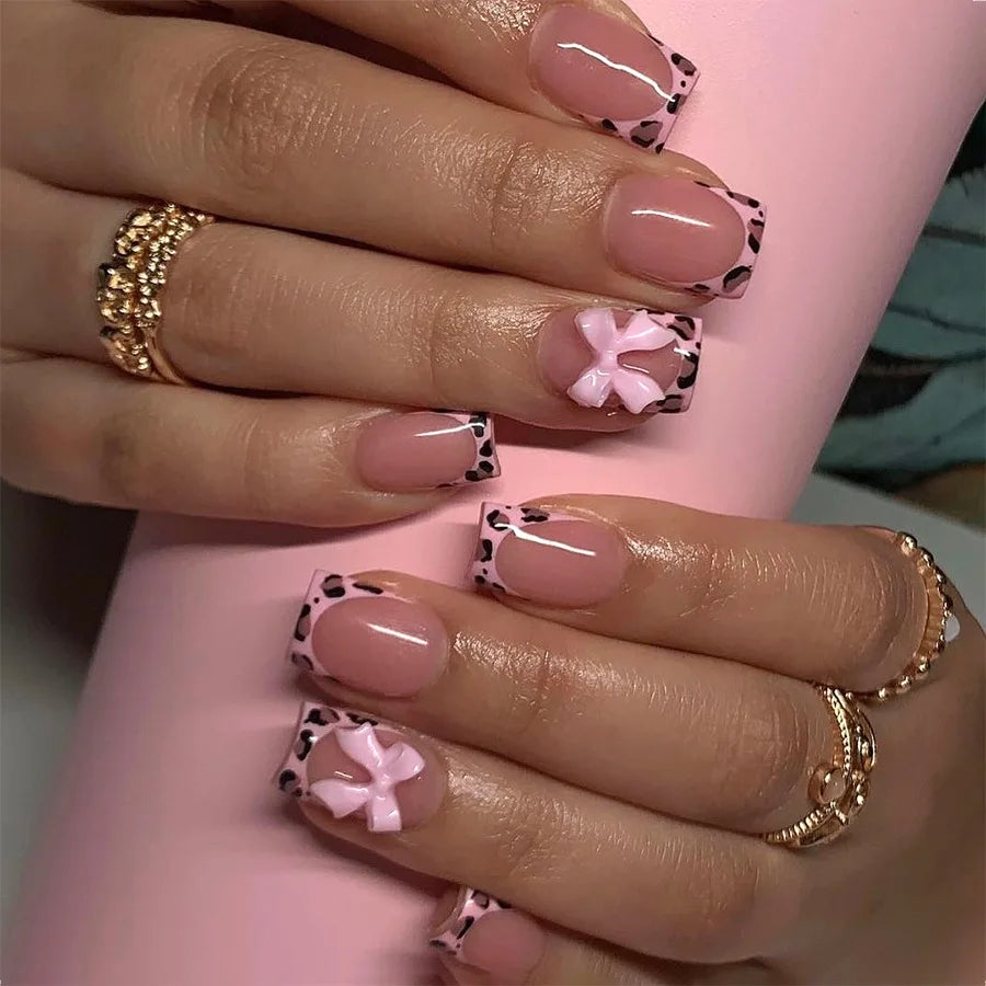 24 pink French style fake nails with 3D bowknot design, short square press-on nails in sweet Korean fashion.